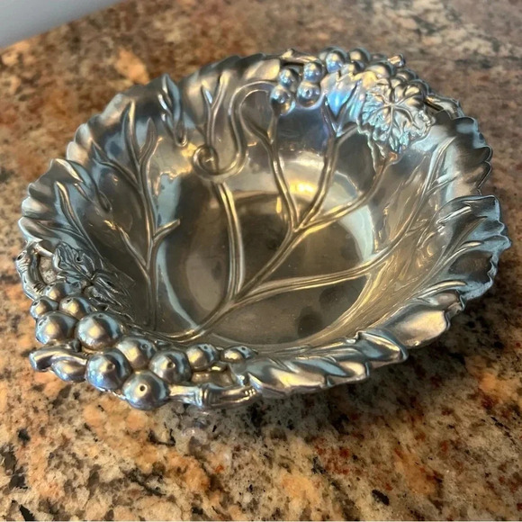 Vintage 1999 Arthur Court Grapes and Leaves Pattern Small Dish - Picture 1 of 4